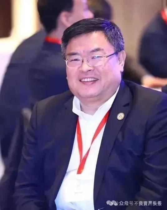  从盈科事件看律所规模化隐忧；梅向荣自首引发深思，专业底线如何坚守。 企业服务