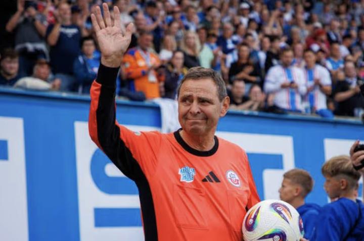  传奇裁判直言不讳，VAR已彻底失控；拜仁高层炮轰裁判，实则彰显俱乐部强势地位。 体育新闻