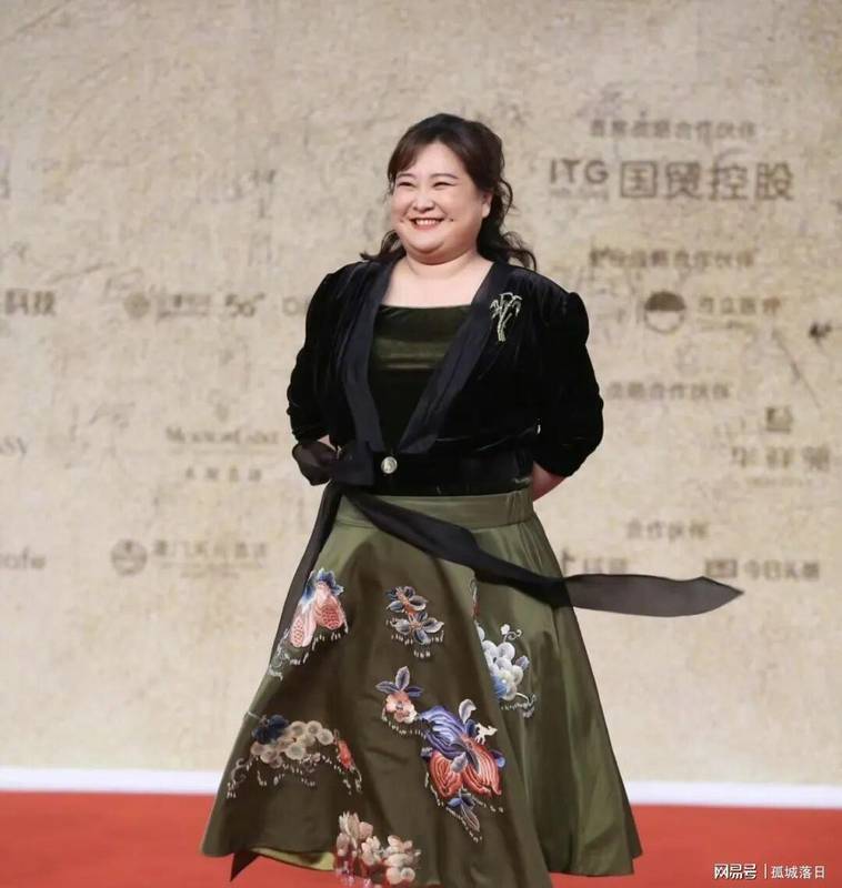  【为何大众无法接纳“贾玲”的改变？】深度拆解群体投射与认知失调 新闻 【为何大众无法接纳“贾玲”的改变？】深度拆解群体投射与认知失调 新闻