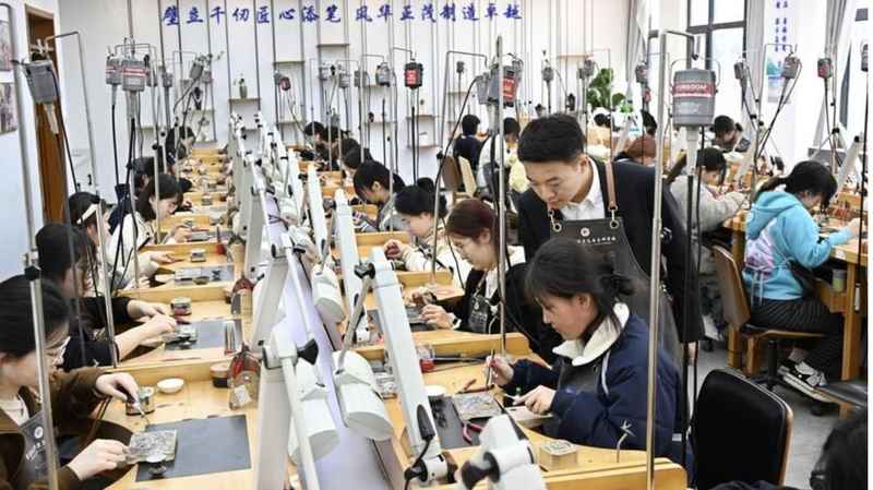  从“炙热困境”到“清凉方案”：东北高校宿舍空调改造的系统性分析 教育招生