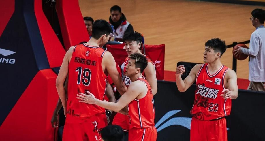  上海男篮19连胜战术解码：双小外体系与内线轮换的深层逻辑 体育新闻