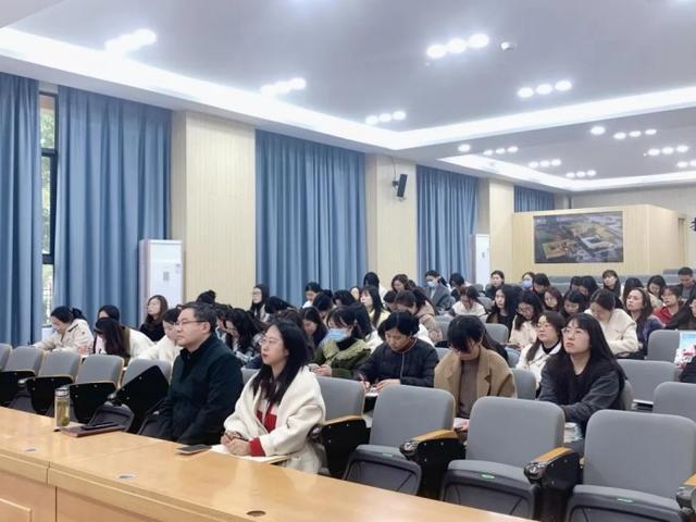  从“管理控制”到“成长支持”：班主任工作的底层逻辑重构与实操框架 教育招生